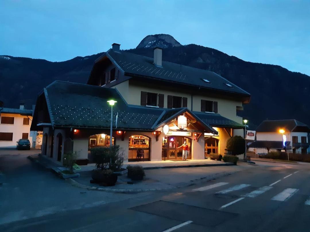 Le Grand Chatelard Hotel Bar Restaurant Sainte-Marie-de-Cuines Exterior photo